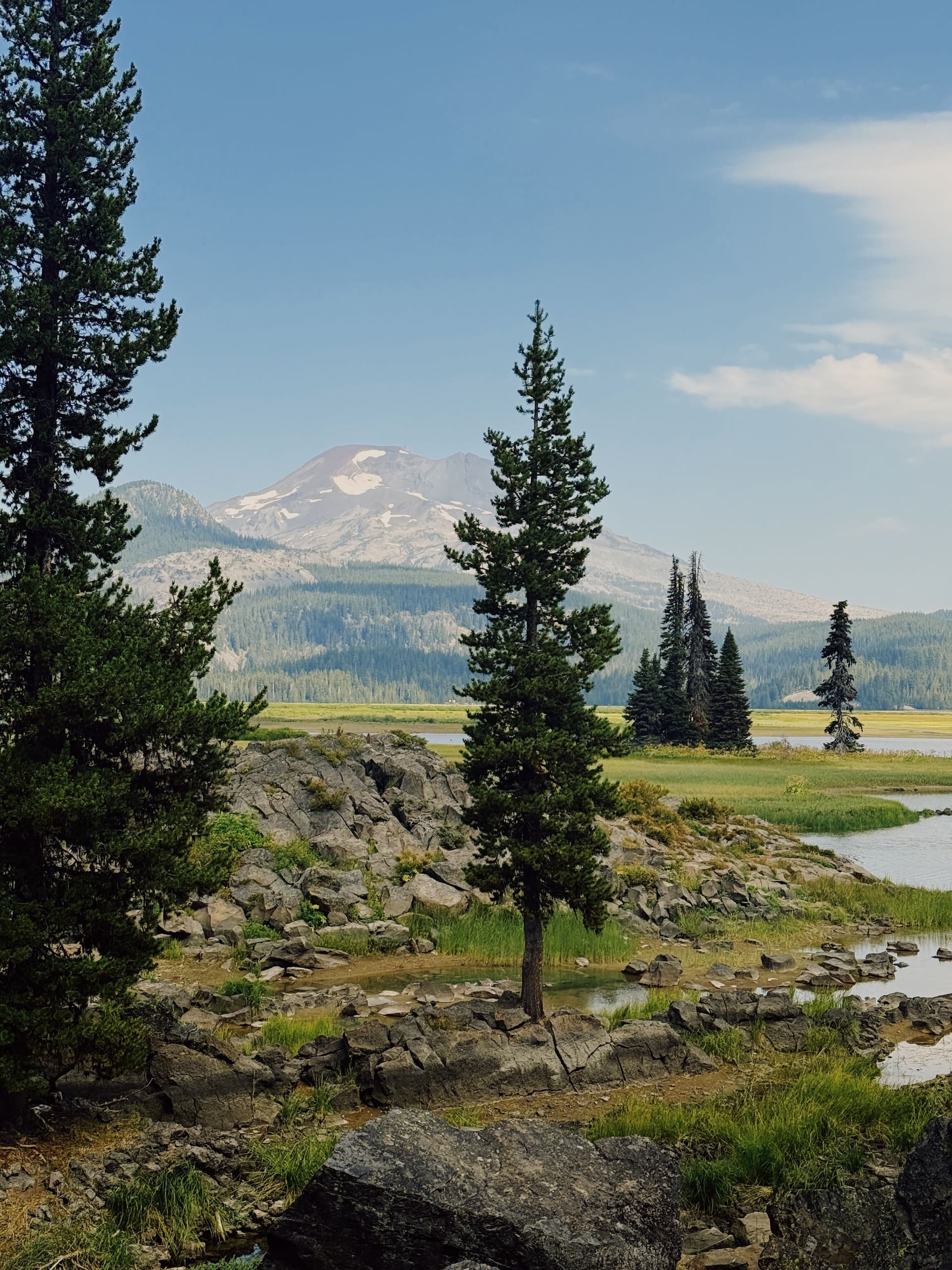 Sparks Lake, Oregon - mountain landscape